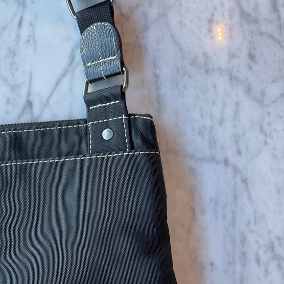 Roots Premium Black Leather Bag - Picture 9 of 11